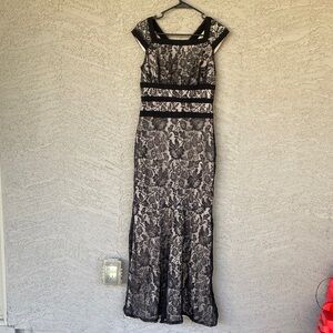 Chic Black and White Floral Maxi Dress